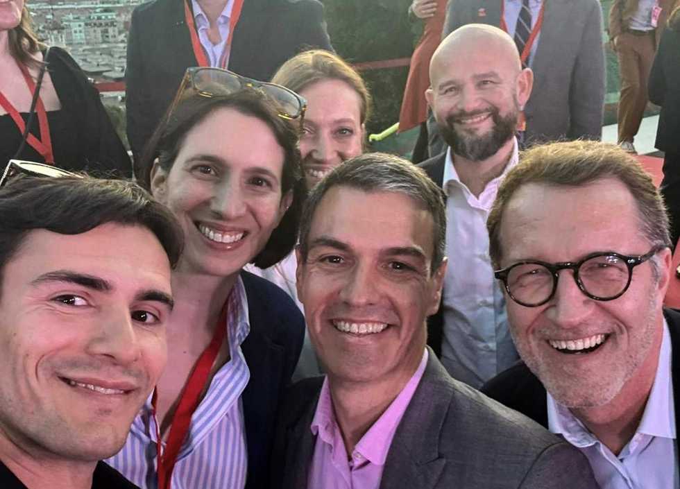 Schlein chiede l’investitura a Sánchez ma sa solo ripetere la ricetta Meloni