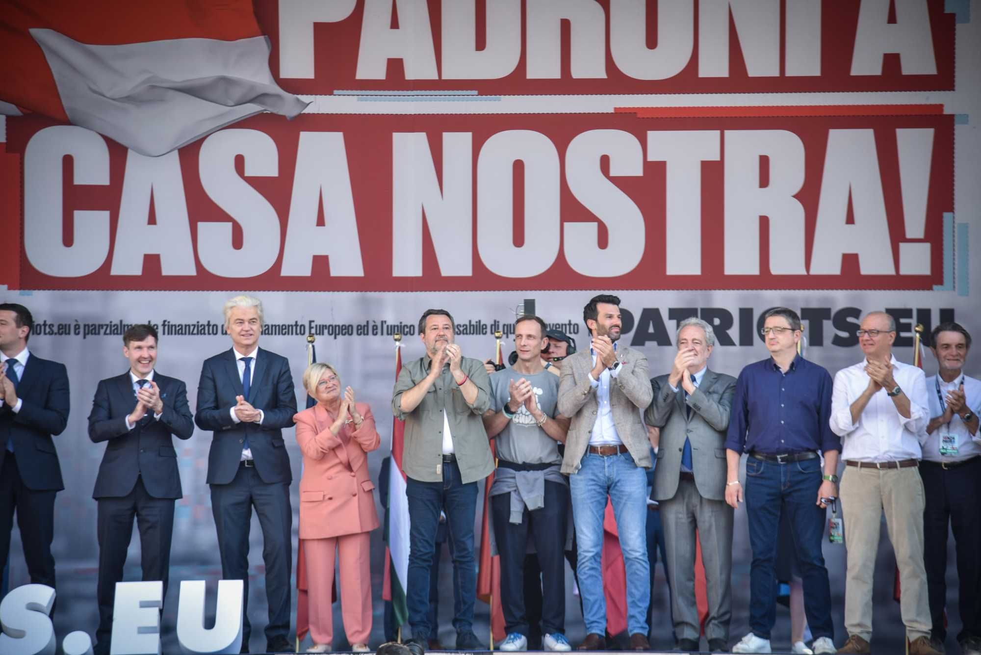 Salvini spiazza i contestatori parlando di pace, lavoro e sicurezza