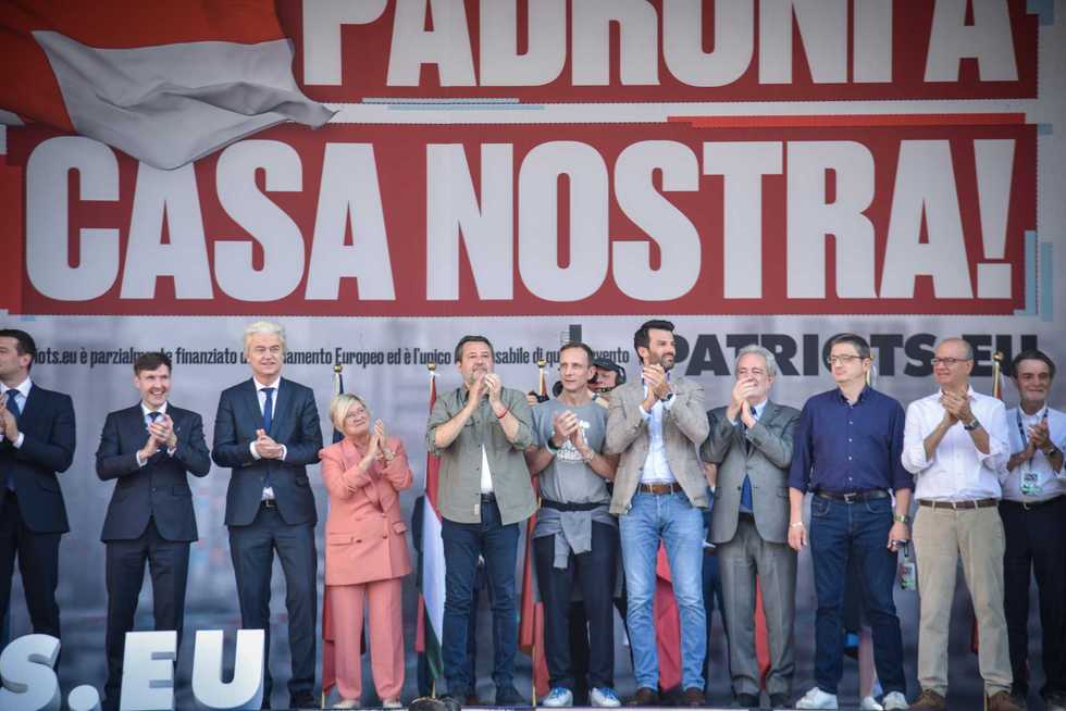 Salvini spiazza i contestatori parlando di pace, lavoro e sicurezza