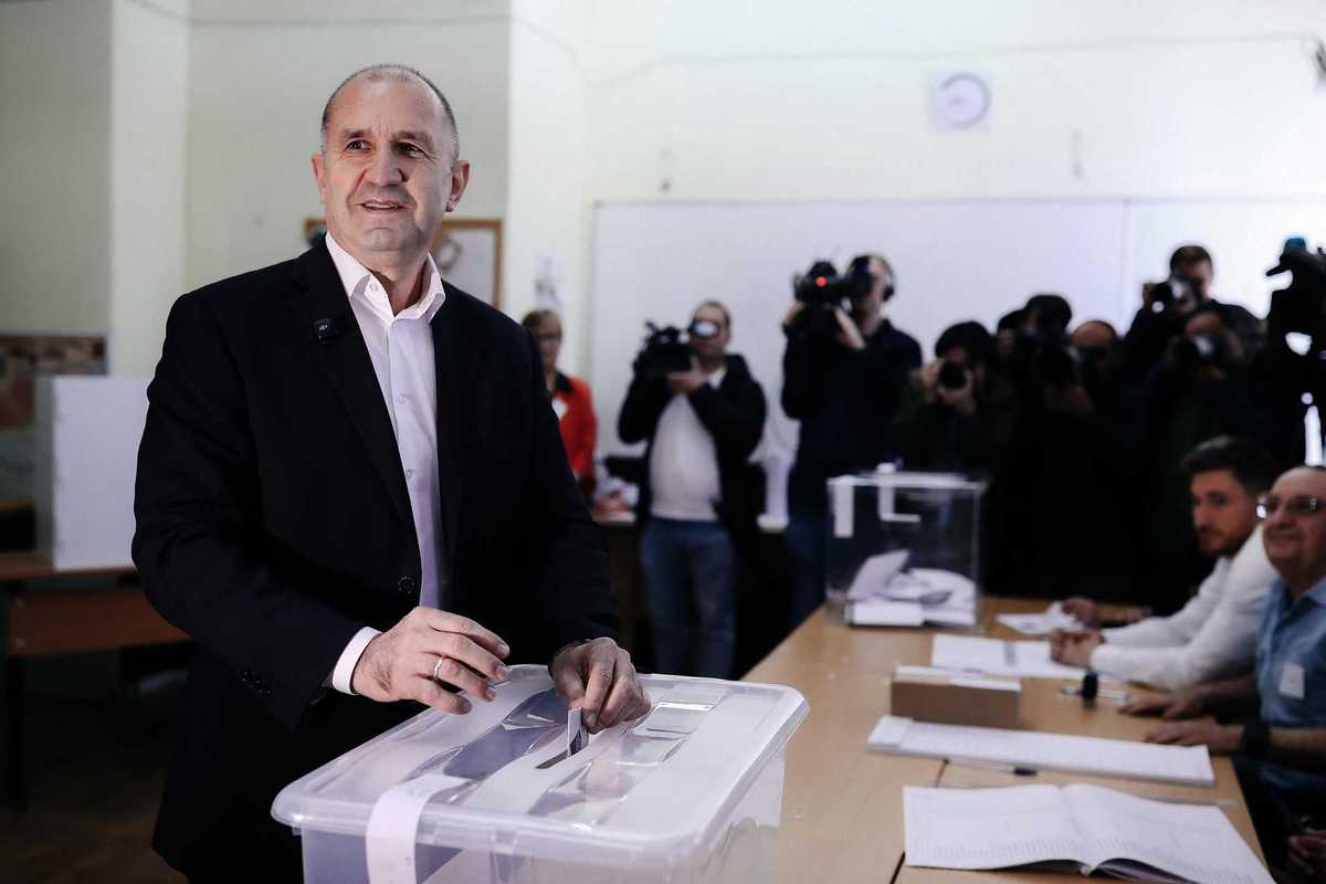 Elezioni Bulgaria, avanti l’euroscettico Radev