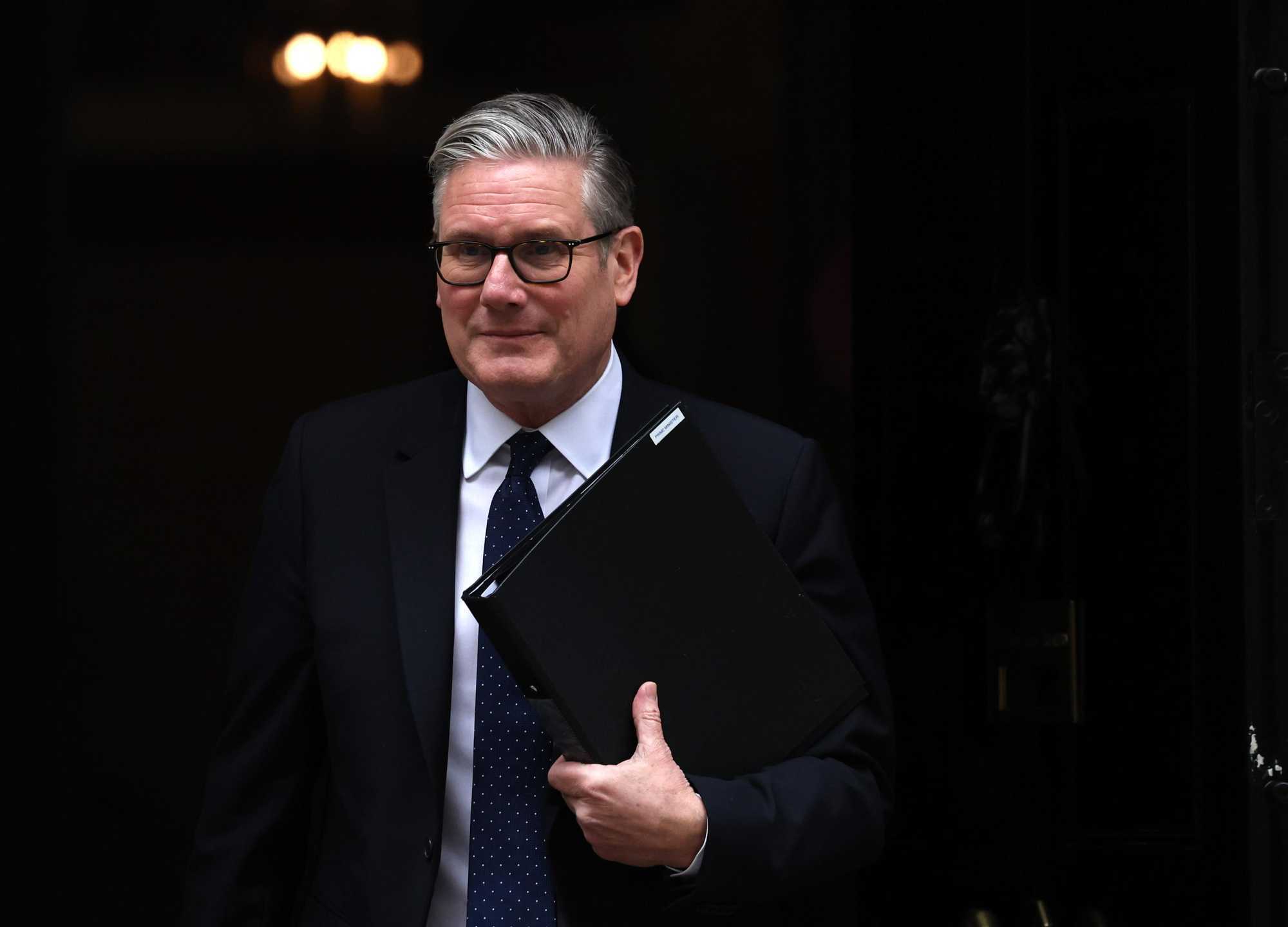 Starmer si scusa ma non si dimette