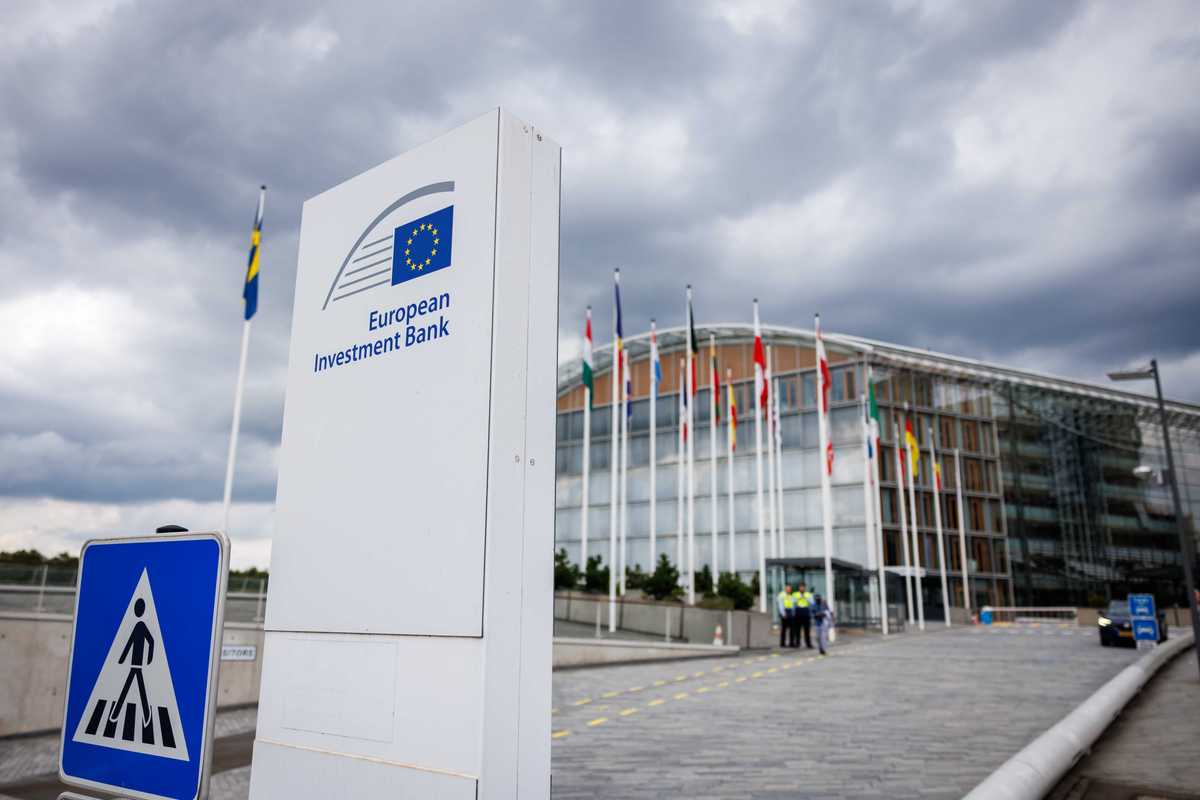 Ue masochista: fondi ai nemici cinesi per «aiutarli» a conquistare l’Africa