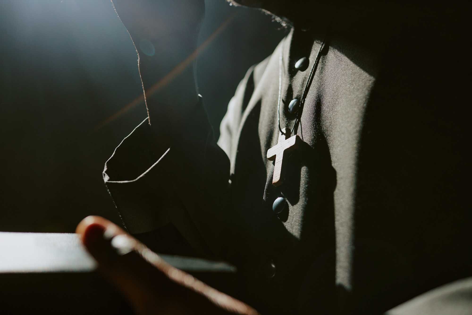 Sacerdoti pestati dai maranza