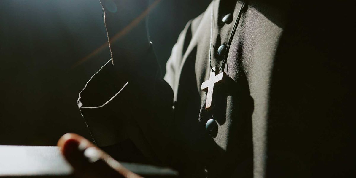 sacerdoti pestati dai maranza da Laverita.info sacerdoti pestati dai maranza