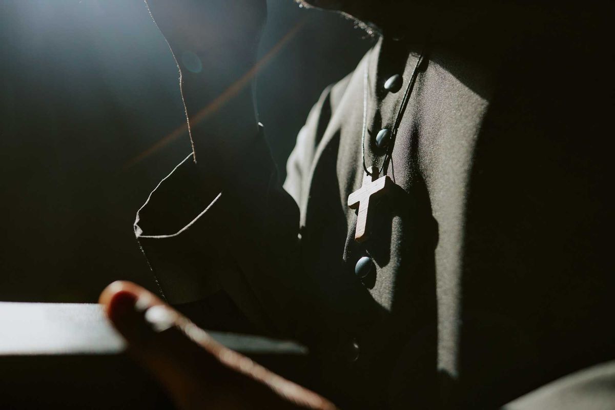 Sacerdoti pestati dai maranza