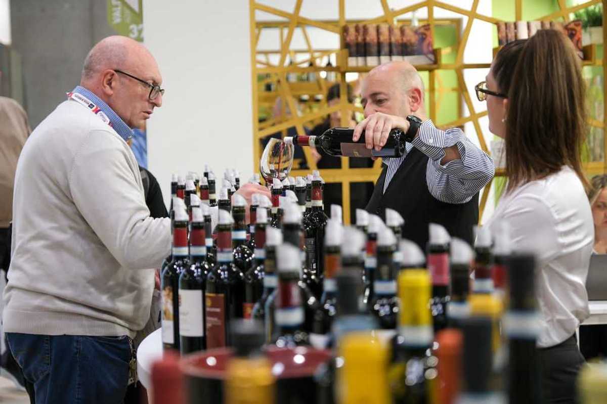 Torna il Vinitaly. Da Verona si scommette sulla rinascita del nostro vino
