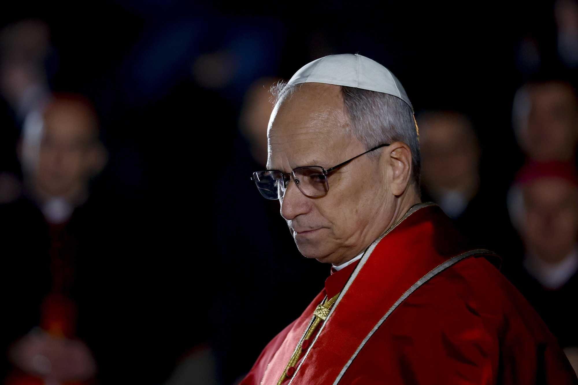 Il Papa fa smorzare il caso Avignone ma tuona sui cristiani discriminati