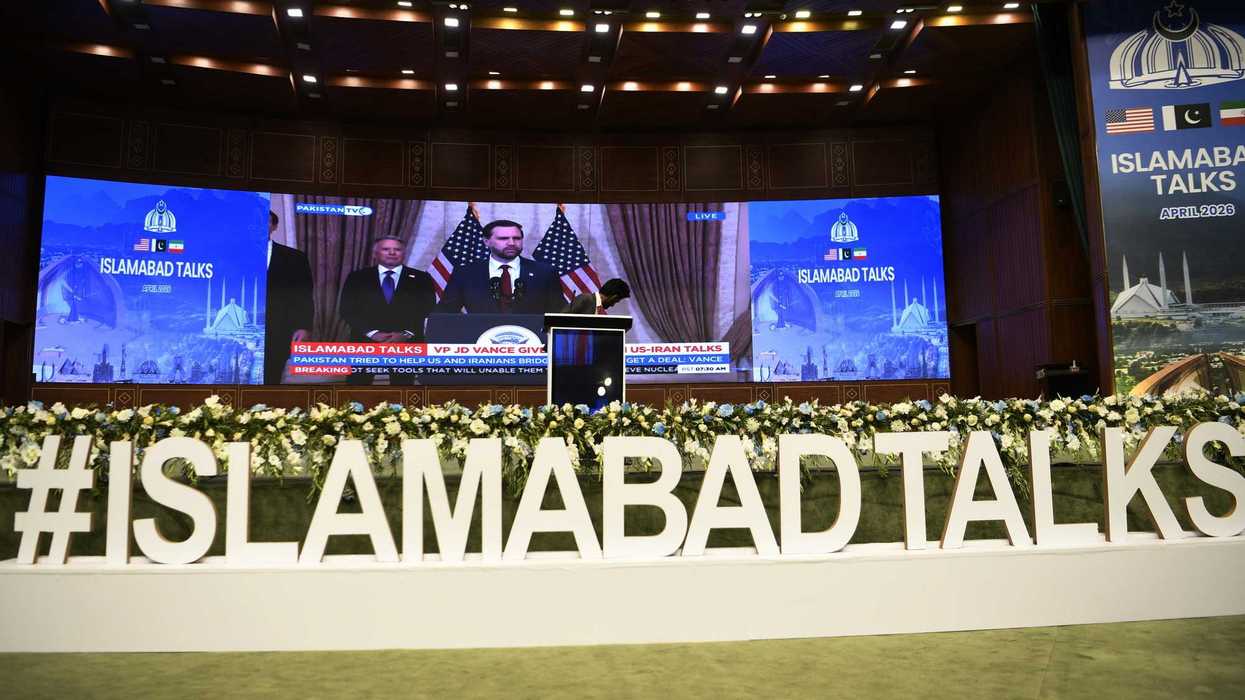 Sorpresa al tavolo pakistano: «Navi militari americane sono a Hormuz per sminarlo»