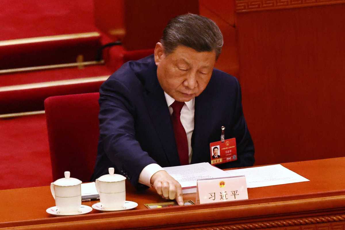 Un po’ mediatrice, un po’ incendiaria. La Cina lucra sulla pace come sul caos