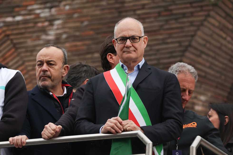 Gualtieri sa solo usare la motosega. «In 5 anni ha tagliato 40.000 alberi»