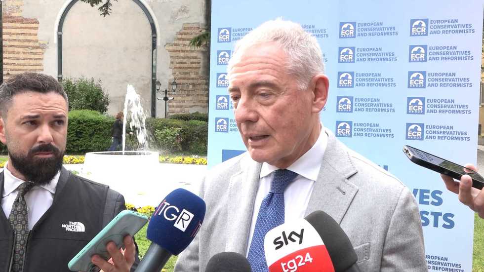 Patto di stabilità, Urso: «Va sospeso subito, il mondo oggi è tutt’altro che stabile»