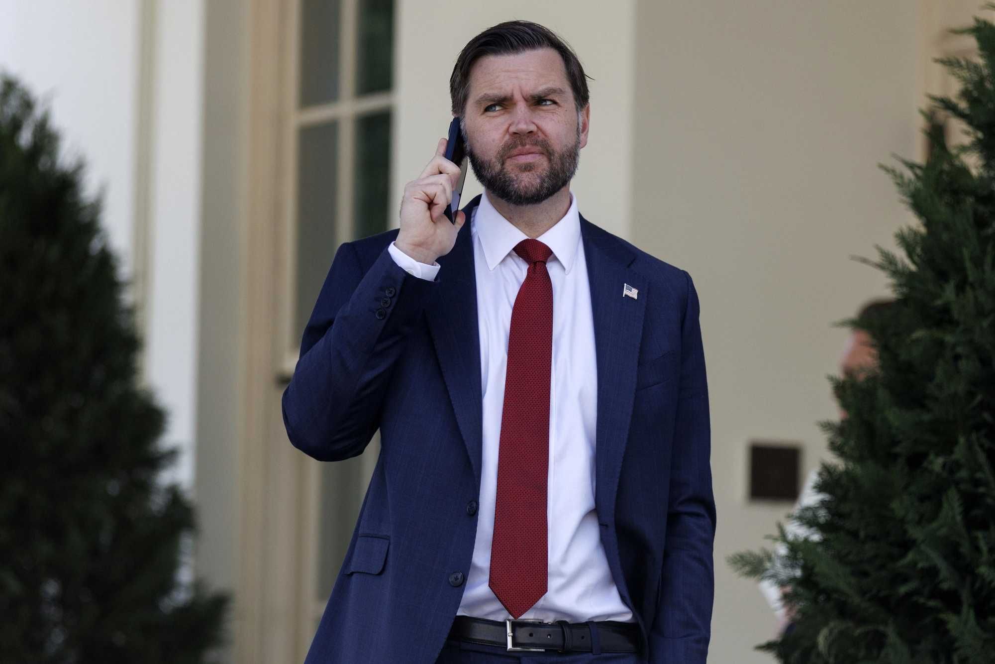 Vance in imbarazzo parla da prodiano: «Il Vaticano non si occupi di politica»