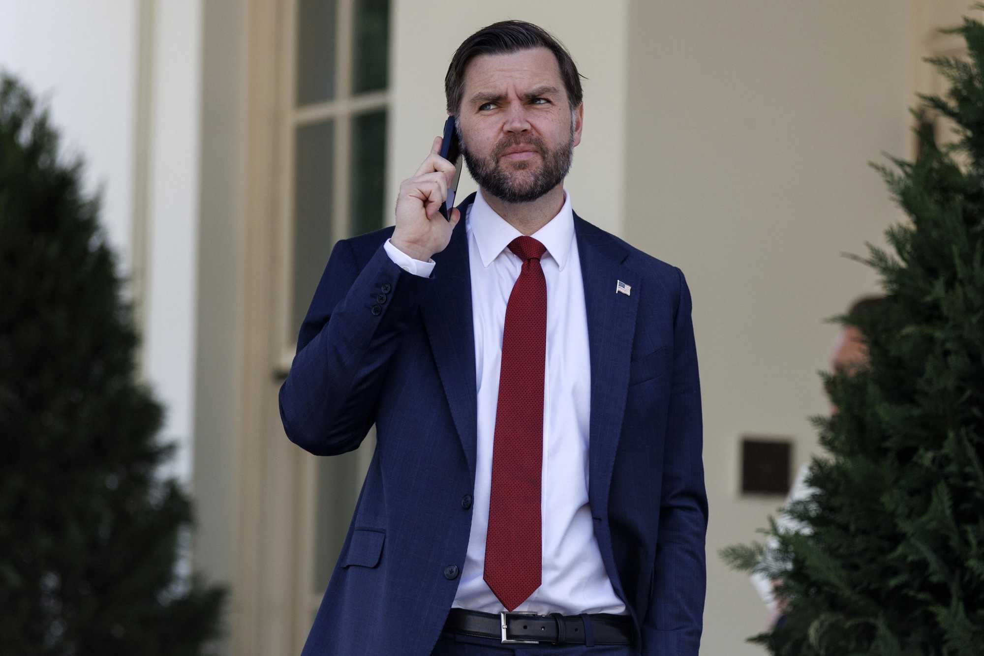 Vance in imbarazzo parla da prodiano: «Il Vaticano non si occupi di politica»