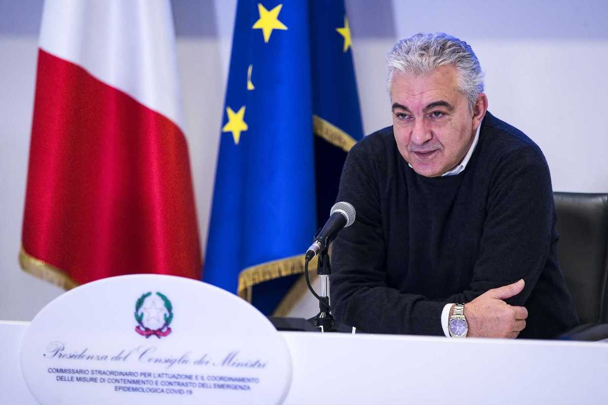 Arcuri smascherato: fa volumi d’oro con Treccani da «imbucato» del Colle