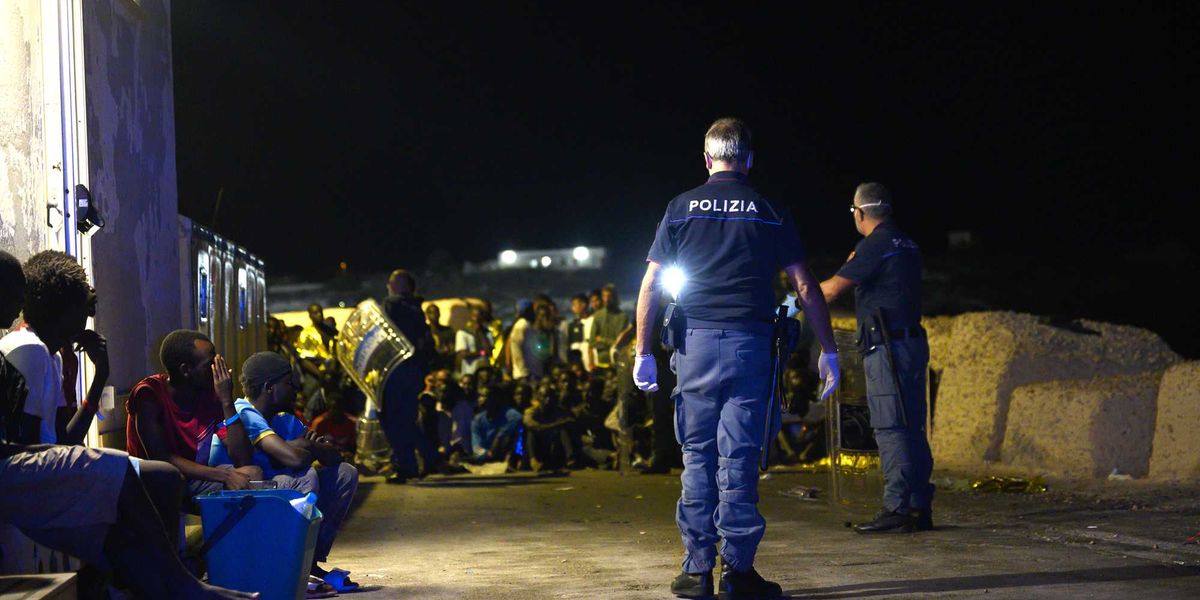 l8217emendamento sui rimpatri passa in senato senza strilli tre giorni dopo si desta il colle