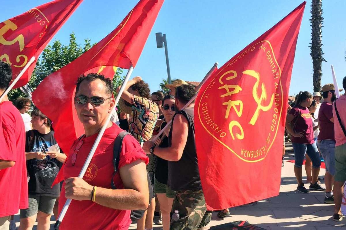 «I Carc si rifanno ai terroristi delle Br». Ma la Fiom li difende