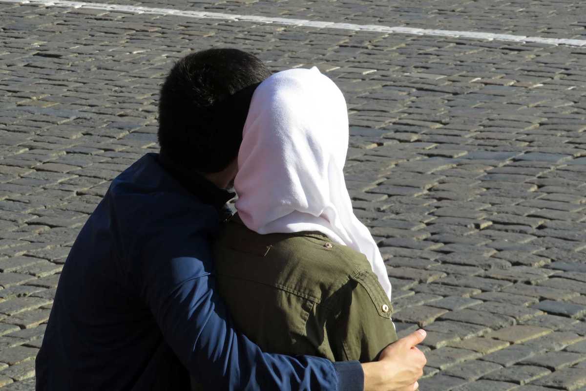 Nozze false con un’estranea per il permesso