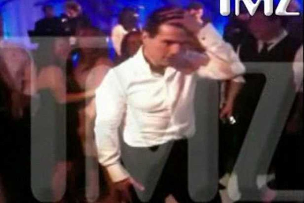 Tom Cruise Worms to "Moves Like Jagger" At a Wedding