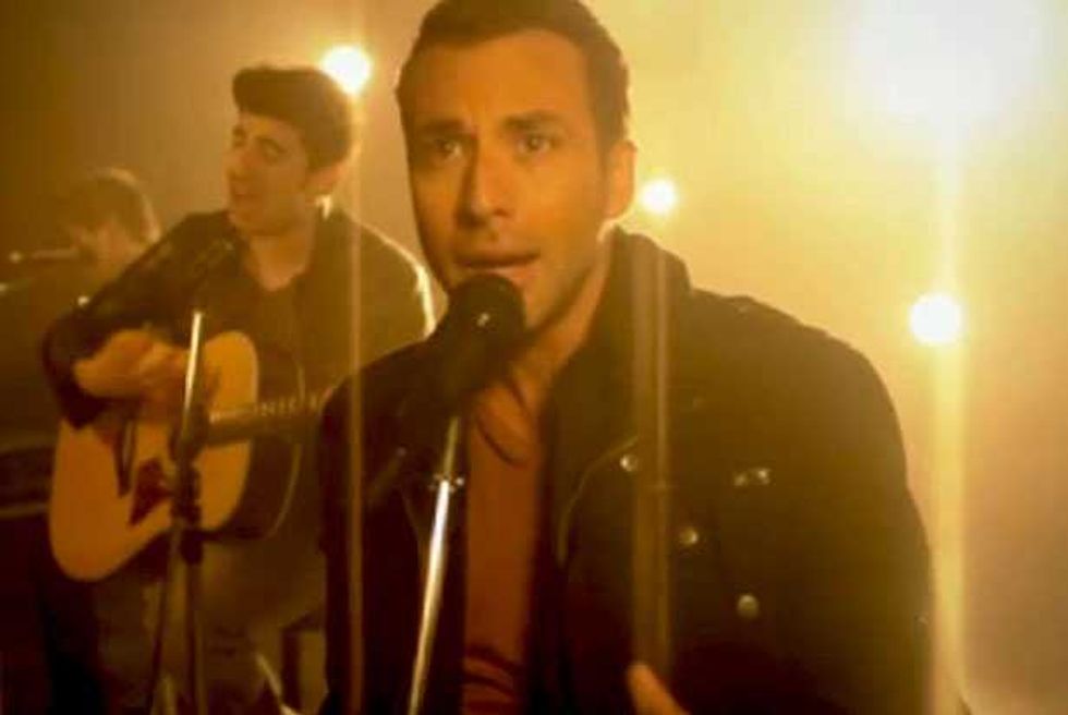 Howie D. Ditches The Boys For "Lie To Me" Video