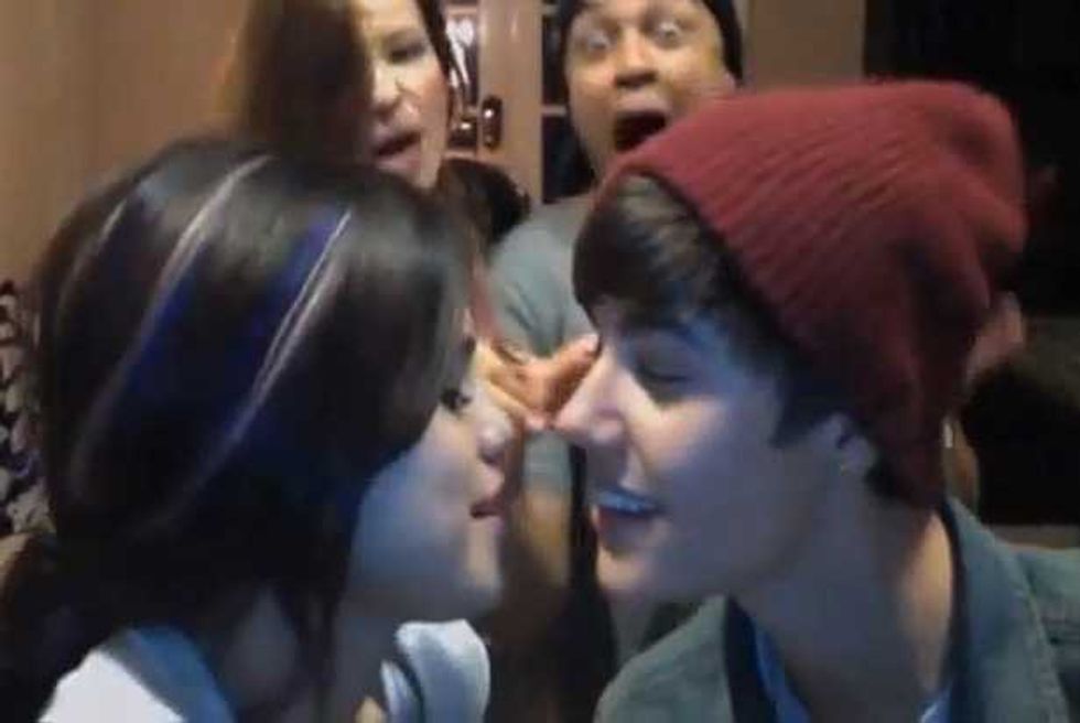 Justin Bieber's "Call Me Maybe" Obsession Continues
