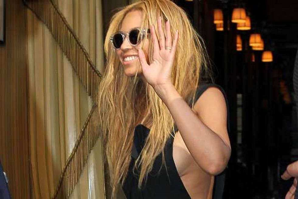 Beyonce's Sideboob Greets Fans in Paris