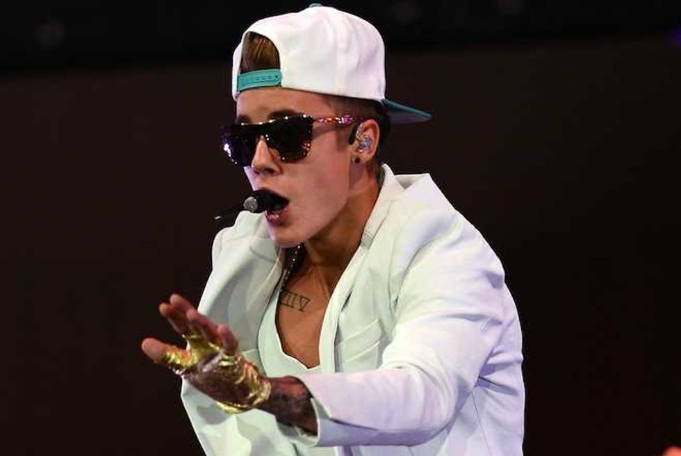 Justin Bieber Pees in Restaurant Kitchen Mop Buckets Without Pissing Anyone Off