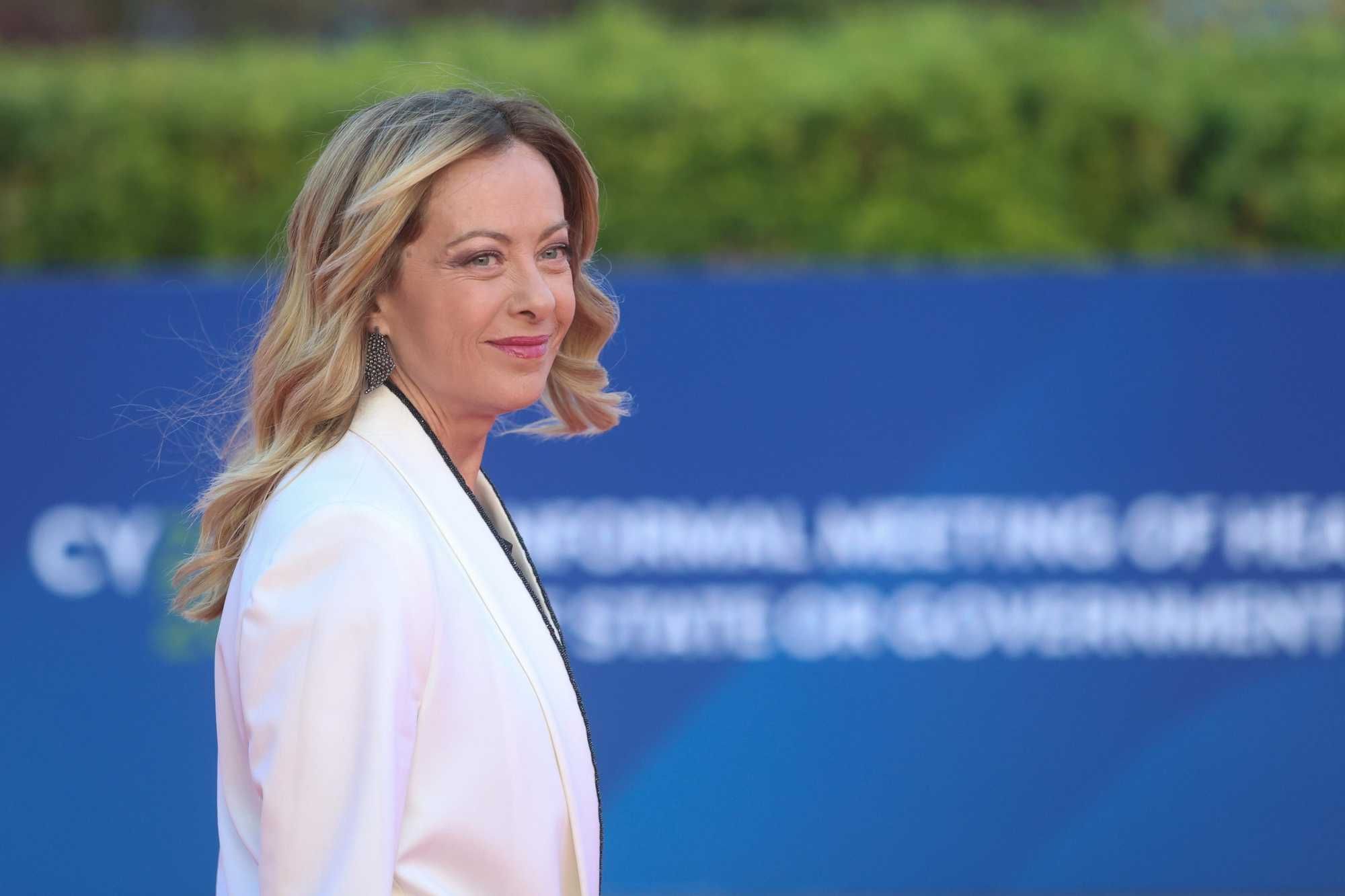 Meloni mette pressione a Bruxelles: «Scostamento di bilancio? Si può...»