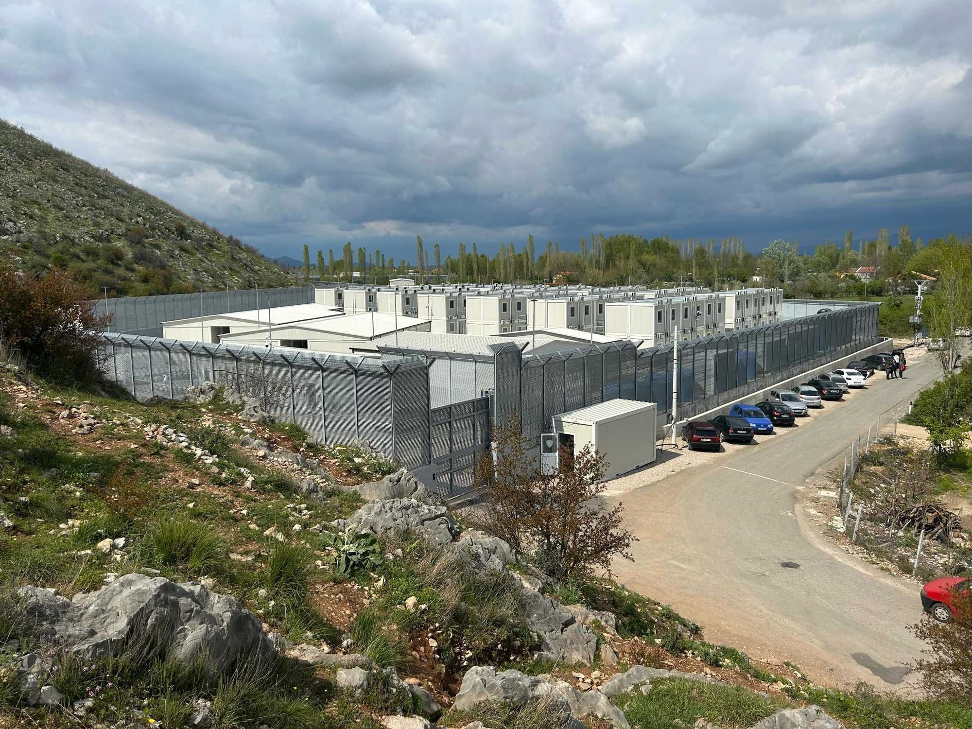 L’avvocato della Ue spinge i migranti in Albania