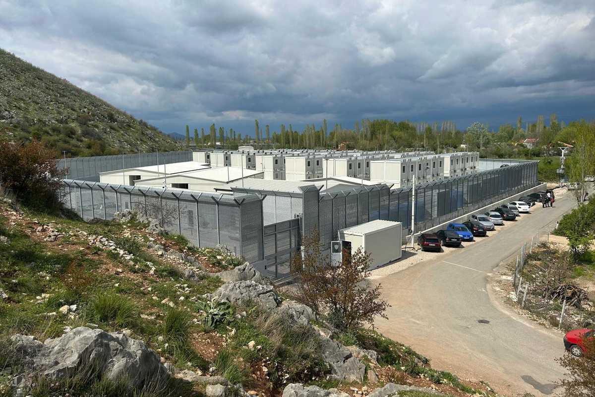 L’avvocato della Ue spinge i migranti in Albania