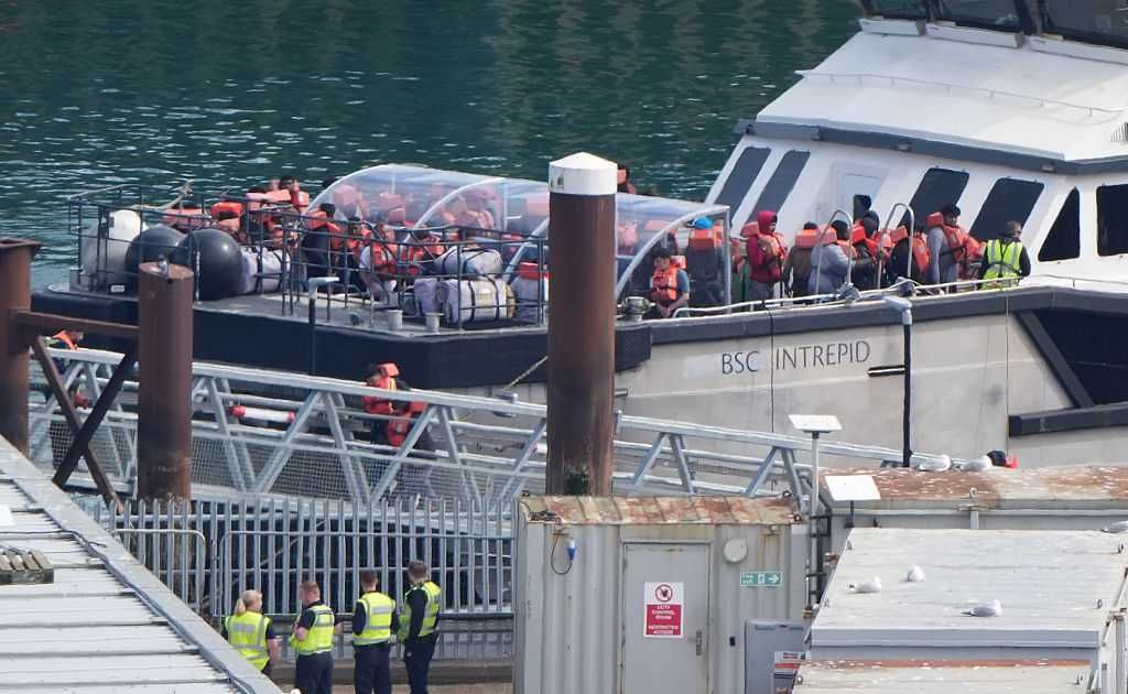 Francia e Regno Unito fanno il prezzo. Bloccare i barconi costa 760 milioni