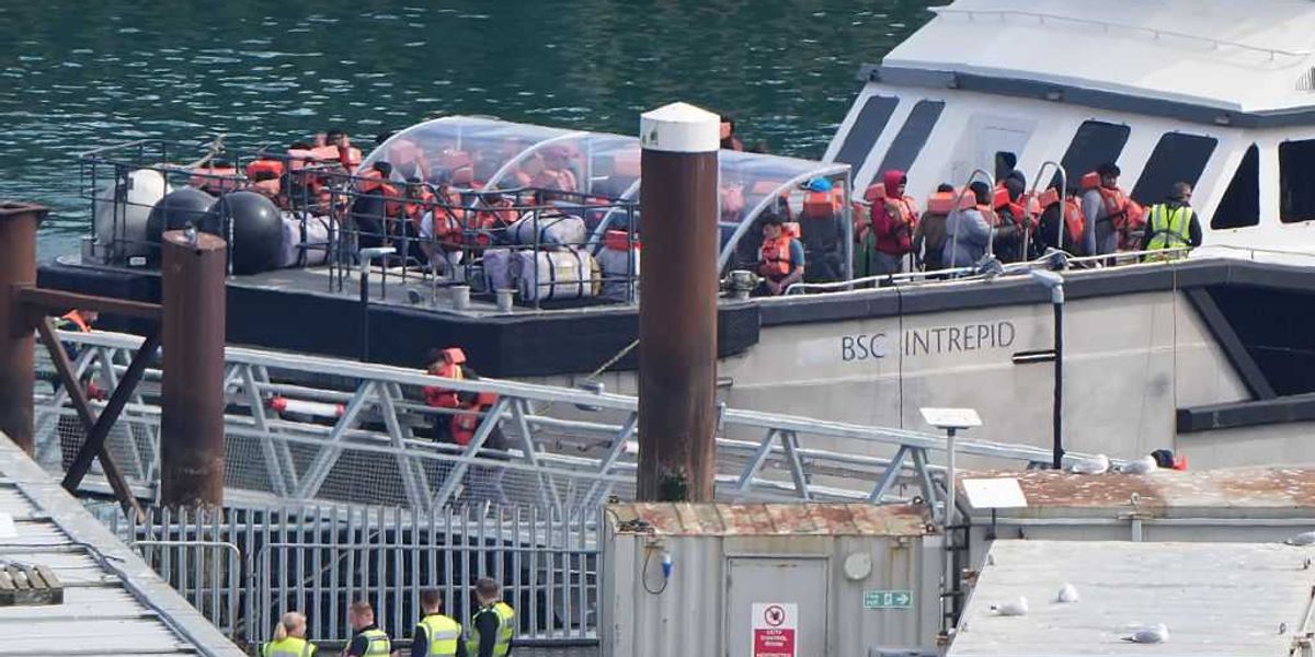 francia e regno unito fanno il prezzo bloccare i barconi costa 760 milioni