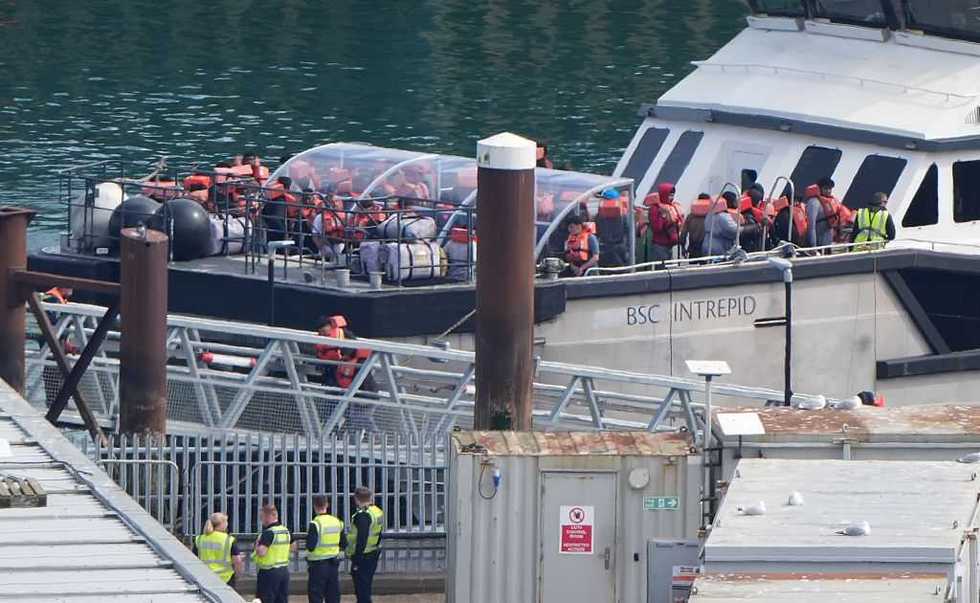 Francia e Regno Unito fanno il prezzo. Bloccare i barconi costa 760 milioni