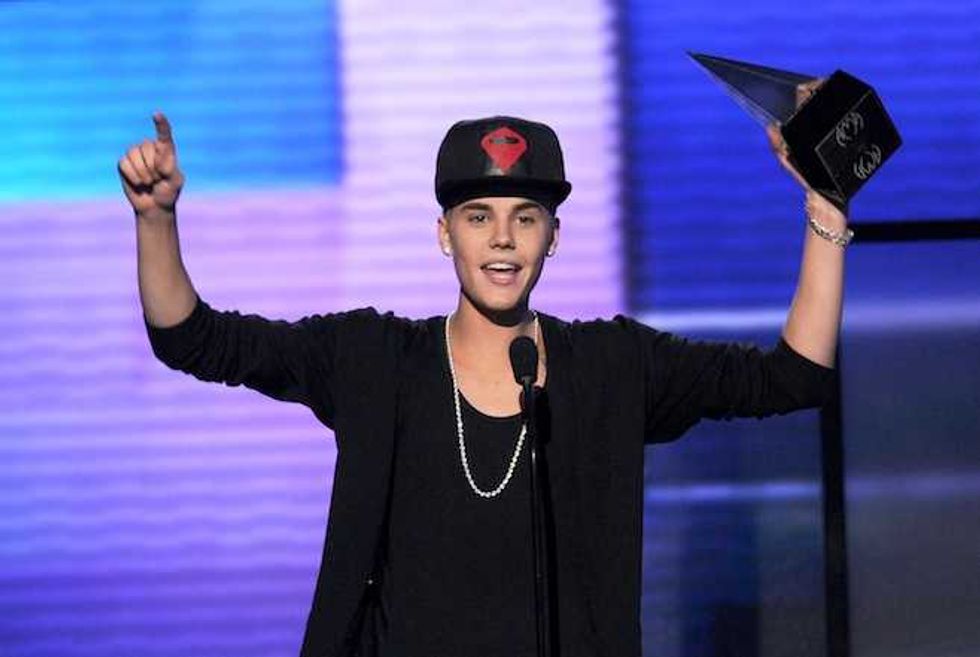 The Best and Worst of the AMAs, From Justin Bieber Haters to MC Hammer Cameos