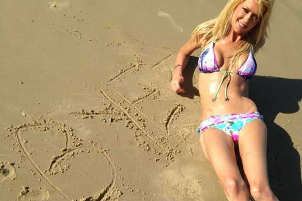 Tara Reid Posts Bikini Pics After Jason Biggs' Cruel Body Snarking