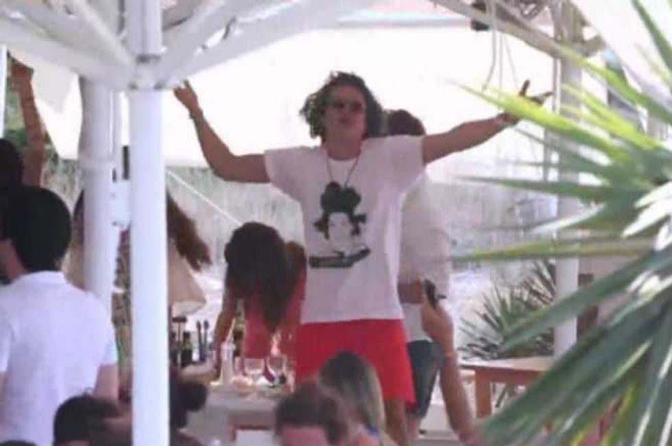 Orlando Bloom Dances To 'Happy' After Justin Bieber Smackdown