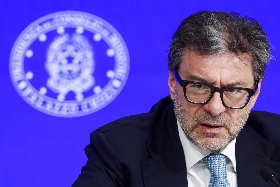 Infrangiamo le regole Ue ma basta dare soldi agli evasori