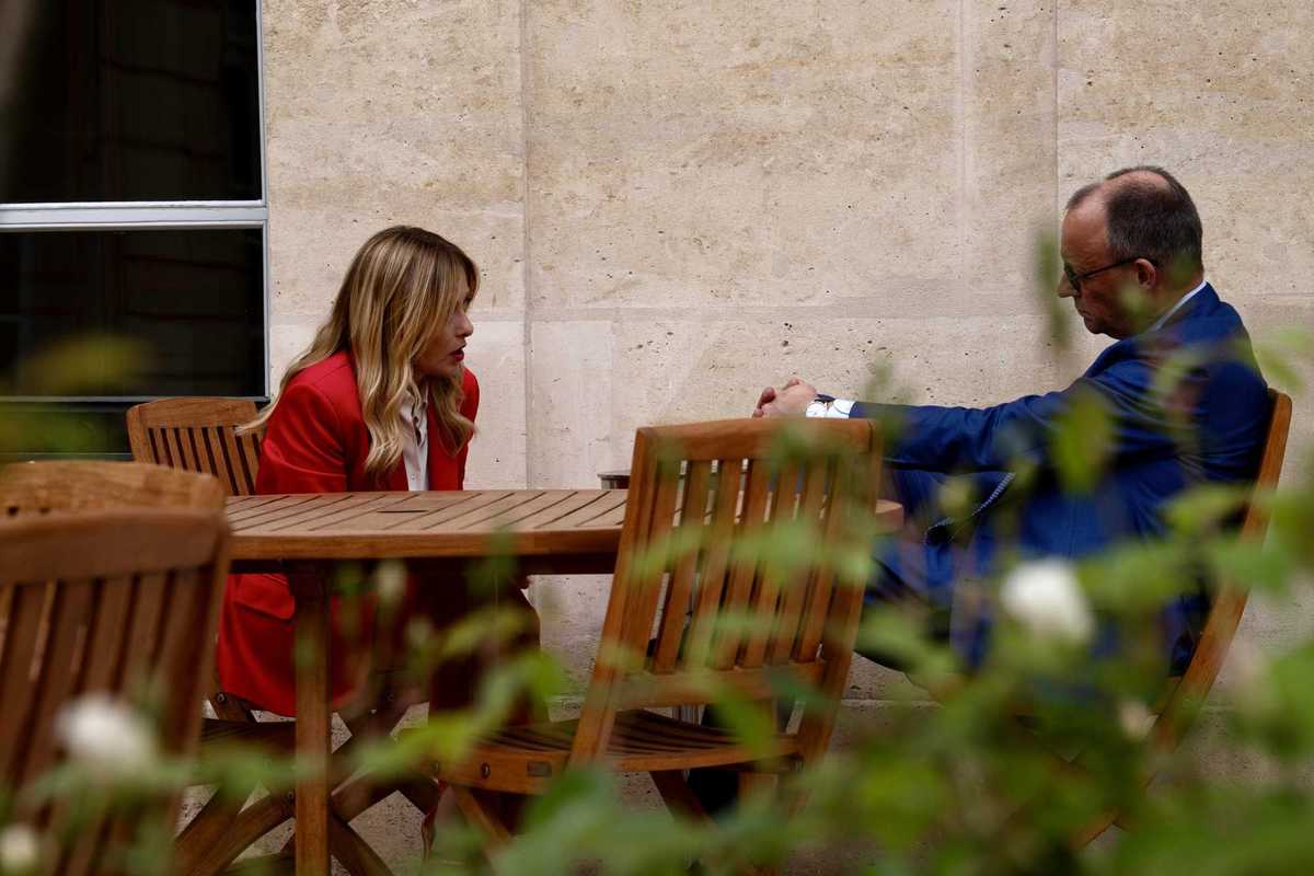 La Meloni tratta con Merz per superare i diktat Ue sulla stupidaggine del 3%