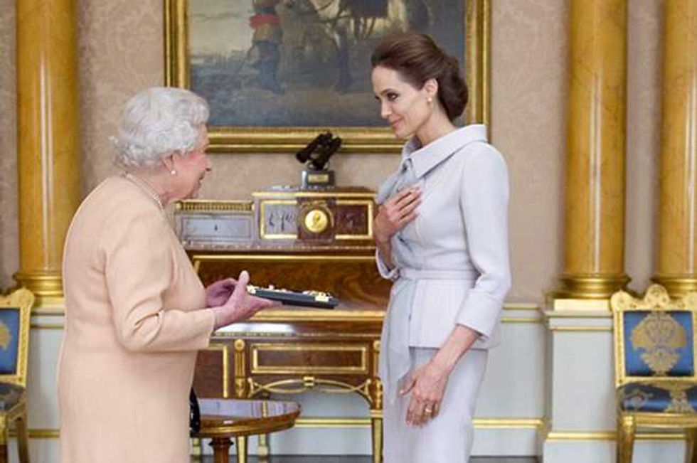 Angelina Jolie Deigns To Meet The Queen At Buckingham Palace!