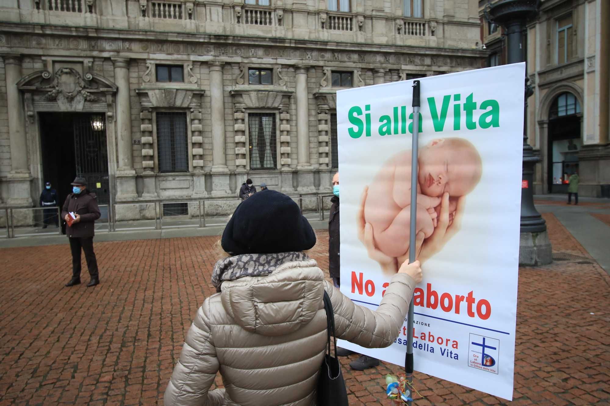 Gli abortisti vogliono impedirci di pregare