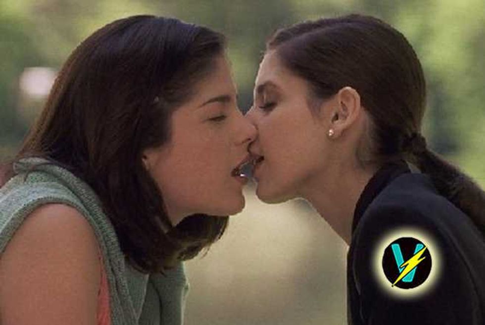 Selma Blair And Sarah Michelle Gellar Reenact Lesbian Make Out—16 Years On
