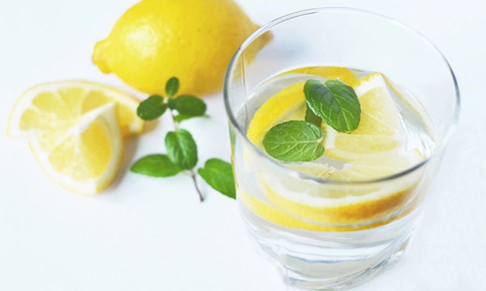 Health Benefits of Drinking Lemon Water