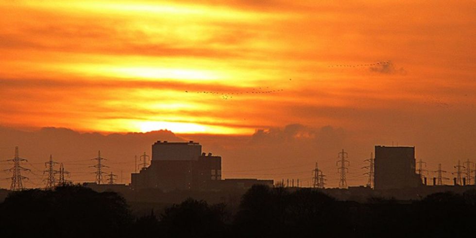 Nuclear Industry Worldwide Faces Escalating Battle to Keep Aging Reactors Running