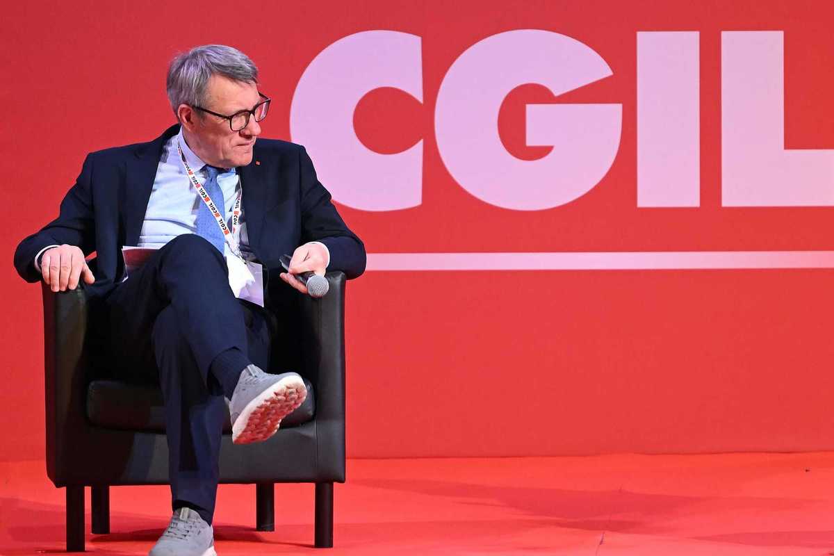 L’ultima sbandata di Landini sull’auto: «Solo la Cina può salvare l’Italia»