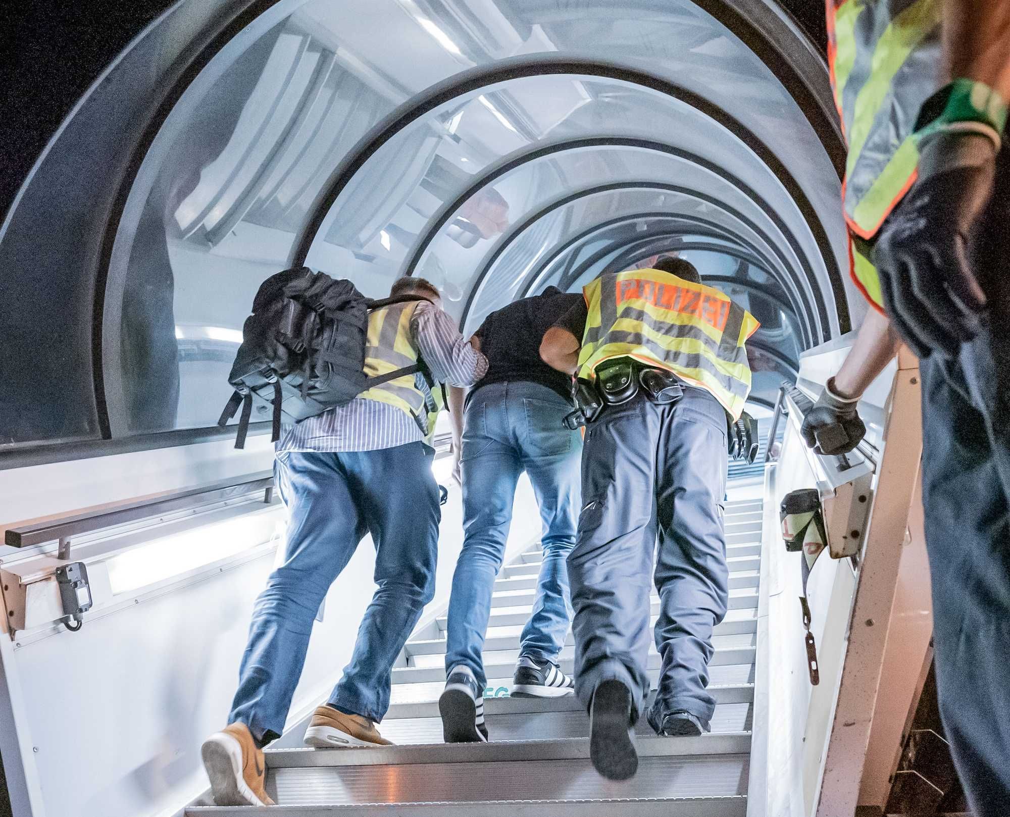 La Germania rimpatria 25 afghani. Allora la remigrazione è fattibile