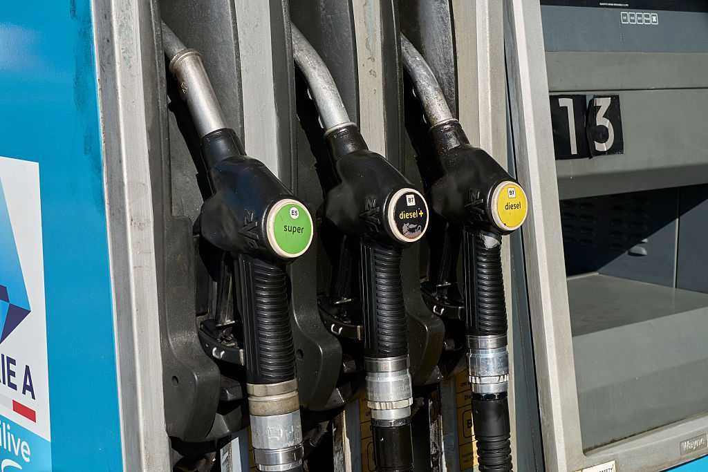 Da domani la benzina torna a salire