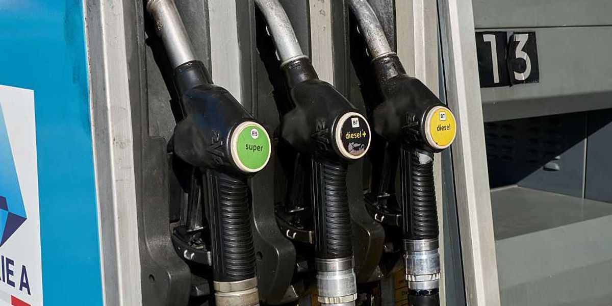 da domani la benzina torna a salire
