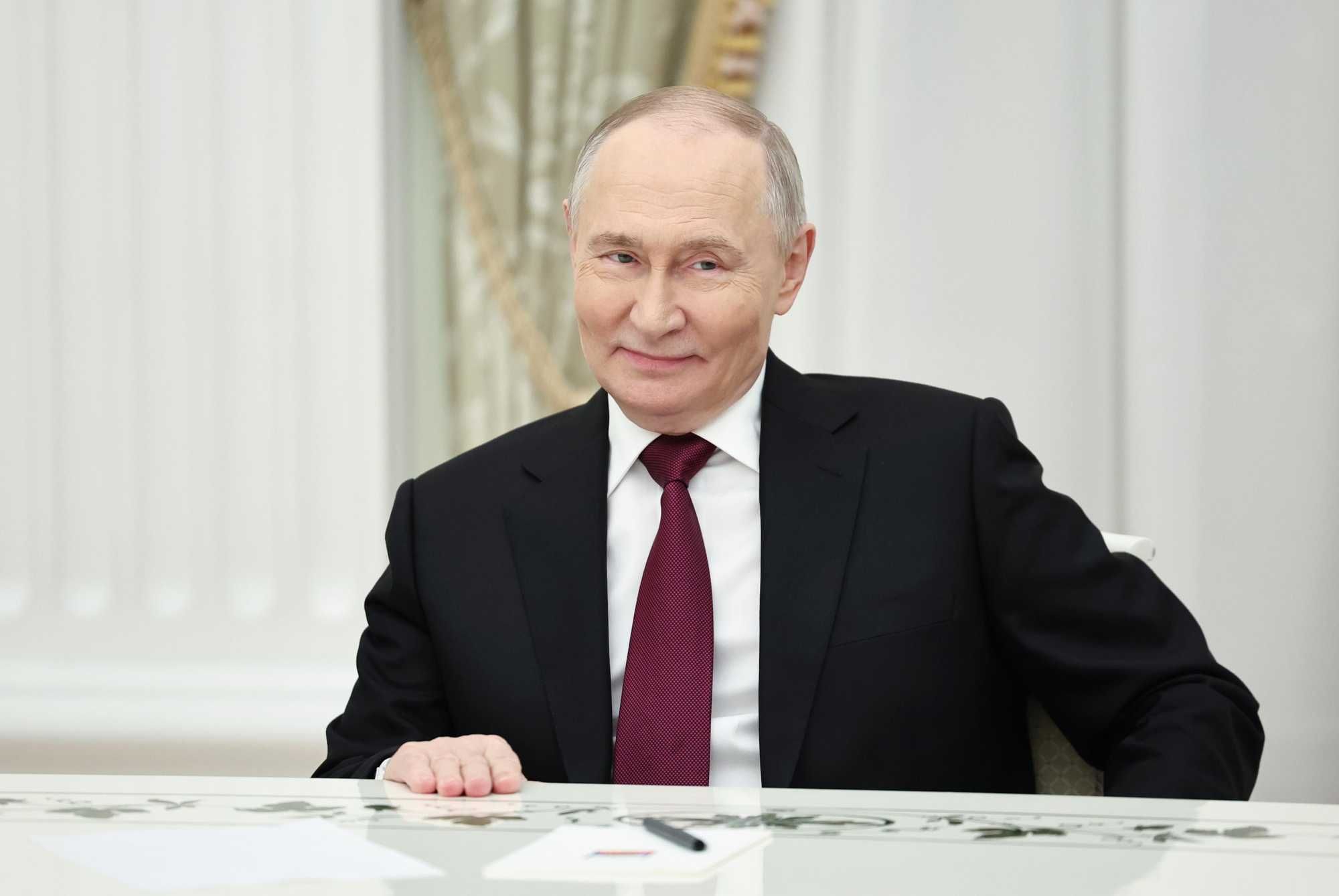 Putin telefona a Trump e apre alla tregua il 9 maggio. Usa: «Già spesi 25 miliardi»