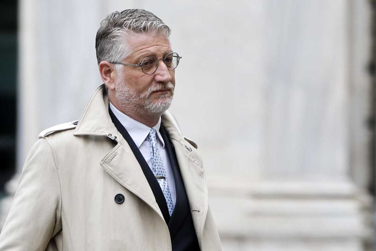 Il colonnello Giuli invia gli ispettori alla Biennale