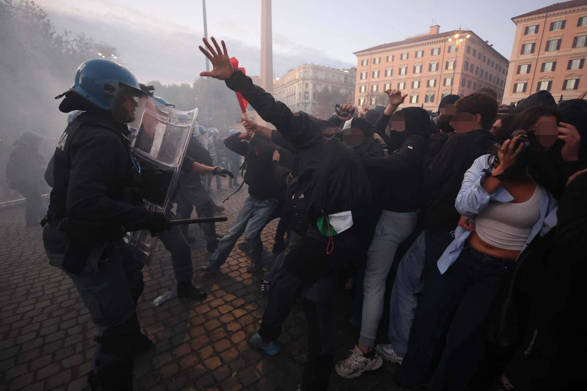 Presidi di protesta in tutto il Paese. Alto rischio di scontri ai cortei del 1° maggio