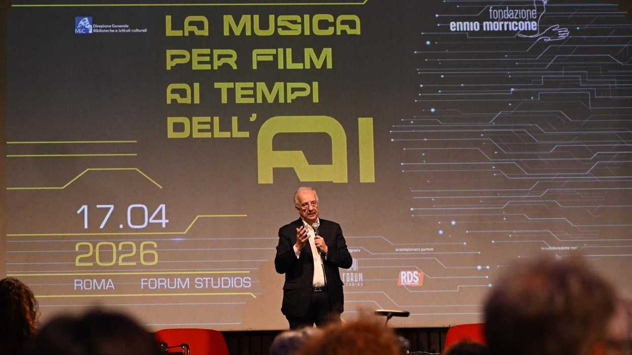 Walter Veltroni intervista l’IA: domande giuste, partner sbagliato